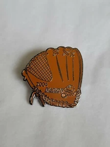 Diamond Backers 2004 Baseball Glove Lapel Pin Arizona Dark Brown & Black Colors - Picture 1 of 3