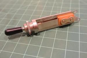 SWITCHCRAFT KIPPSCHALTER (13033T?) MOMENTARY/OFF/ON [WHSE2.26a2] - Bild 1 von 1