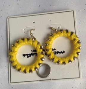 American Eagle Outfitters fadenumwickelte gelbe Creolen mit Kristallen - Neu mit Etikett - Bild 1 von 3