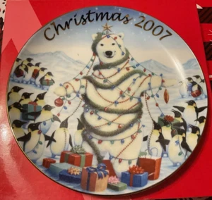 Avon 2007 Christmas Plate Sharing the Holiday with Friends 22k Gold Trim in BOX - Picture 1 of 4