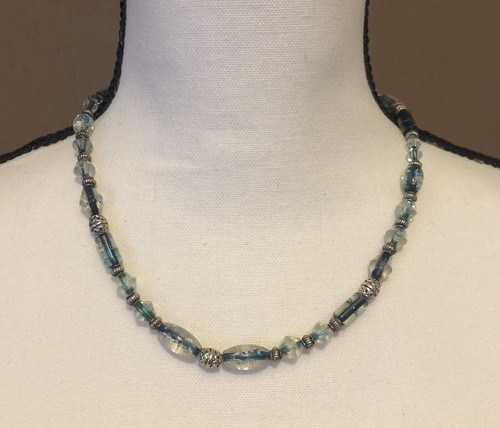 VETEMENTS Collana di perline trasparenti blu contemporanee moda bigiotteria 6236 GO1.51D