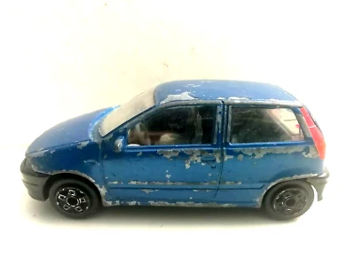 AUTO MODEL   BURAGO  FIAT PUNTO SCALA 1.43 MADE IN ITALY VINTAGE - Immagine 1 di 4