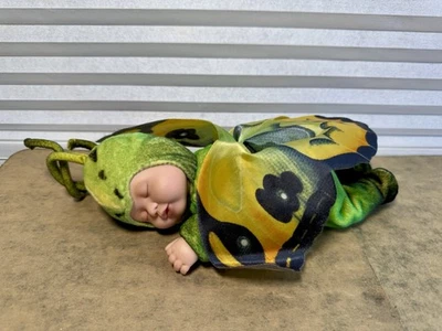 Muñeca Anne Geddes Baby Butterfly Bean - Peluche Dormir Alas Verdes De Colección Unimax Foto 1 de 4