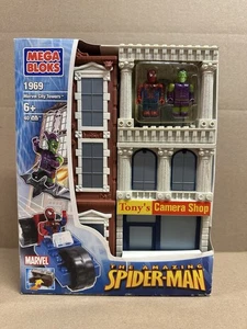 Mega Bloks 1969 The Amazing Spider-Man & Green Goblin Marvel City Towers - NEW - Picture 1 of 12