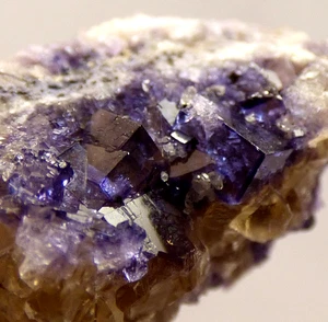 Blue John Fluorite Crystal Specimen Derbyshire UK 4.5g 23mm Unpolished - Picture 1 of 12