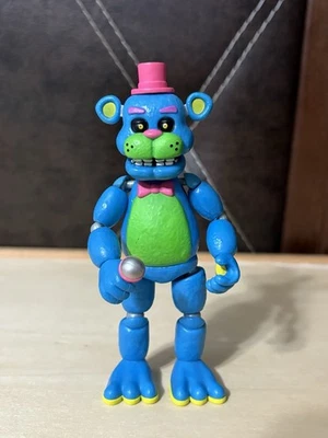 Figura FNaF Five Nights at Freddy’s Blacklight Freddy con articulaciones de codo agrietadas Foto 1 de 4