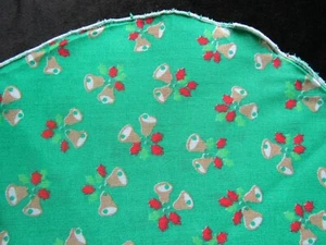 Round Christmas Doily Green w Gold Bells Red Holly Holiday Decor CD265 - Picture 1 of 8