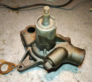 Water Pump (International 1940-1959) - Picture 1 of 7