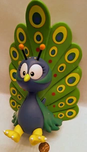 "Figura de vinilo de 6"" coleccionable de VeeFriends". PAVO REAL PRÁCTICO. Exclusivo de Macy’s. - Imagen 1 de 6