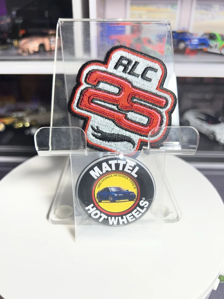 Parche y pin integra de membresía Hot Wheels Redline Club RLC 25 2025 SOLO SIN AUTO Foto 1 de 1