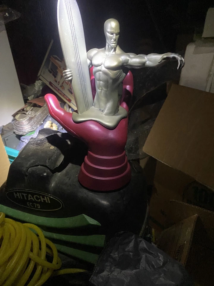 ATTAKUS SILVER SURFER IN GALACTUS HAND LTD 195/888 MUY RARO - MARVEL - BOMBYX Foto 1 de 1