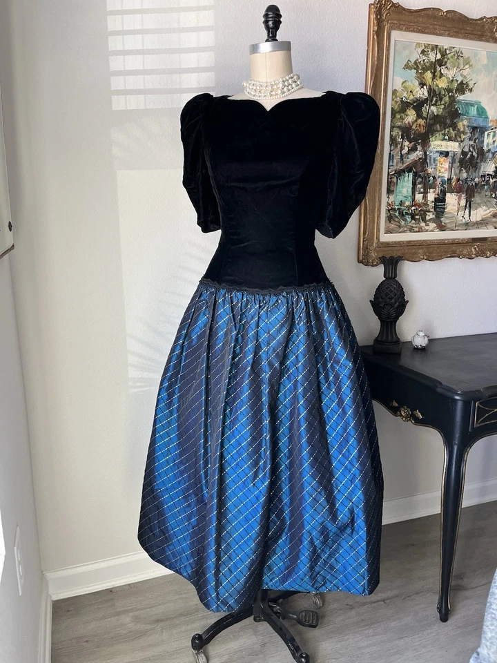 Vestido de festa vintage anos 80 Scott McClintock preto veludo e azul tafetá xadrez coquetel - Imagem 1 de 4