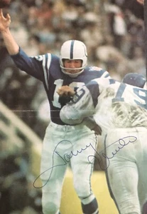 Foto a color de 1/2 página firmada por Johnny Unitas de los Baltimore Colts - Imagen 1 de 2