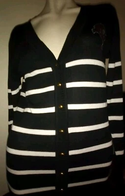 Suéter de fútbol americano Tampa Bay Bucaneers blanco y negro con botones para damas  Foto 1 de 4