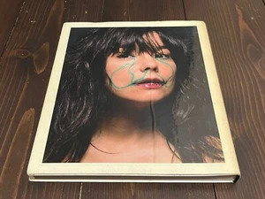 BJORK PHOTO BOOK JAPAN NOBUYOSHI ARAKI ETC.. ROCKING ON 2001 1ST EDITION ENGLISH - Picture 1 of 19