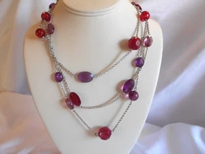 NUOVO COLORE MANIA TONO ARGENTO TRIPLO FILO CON PERLINE VIOLA, ROSSE E MALVA... BELLO - Foto 1 di 3