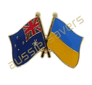 AUSTRALIA / UKRAINE FLAG HAT PIN / BADGE - ENAMEL FRIENDSHIP BADGE - Picture 1 of 2