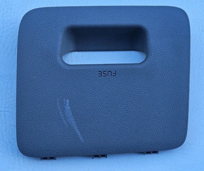 2015-2018 KIA SEDONA FUSE BOX COVER-Gray - Image 1 of 4