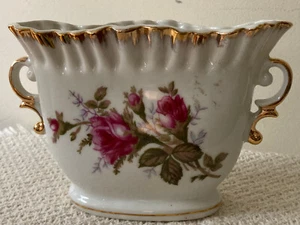 Vtg TILSO JAPAN Porcelain Moss Rose Vase w Handpainted GOLD Trim 4.5"T x 7"W - Picture 1 of 11