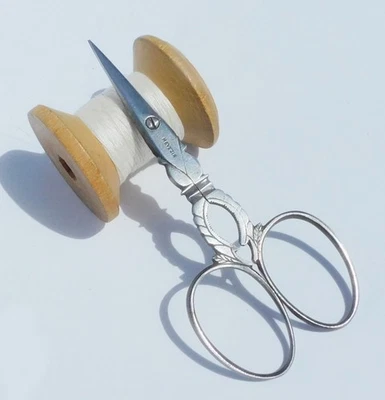 Ciseaux ancien nécessaire couture brodeuse broder Antique sewing scissors - Photo 1/2