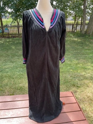 Vestido longo de veludo preto vintage Anne Leslie com acabamento colorido bainha quebrada - Imagem 1 de 4