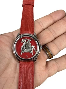 RARO Reloj y Arte Salvador Dalí Banda Roja y Piano Surrealista Tusciart Tono Plateado - Imagen 1 de 4