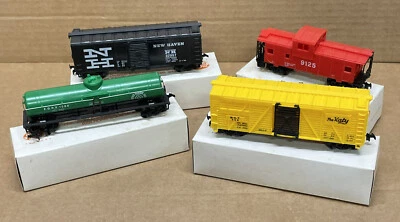 Vtg Lot of 4 Model Power HO Train Cars 8032 Tank 8013 KATY 9125 Caboose 8000 Box - Image 1 of 4