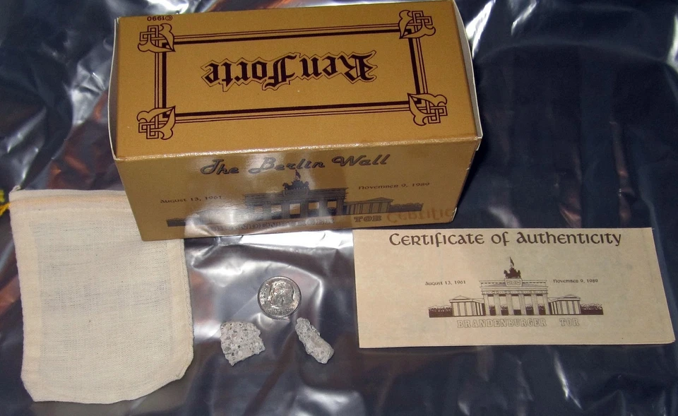 BERLIN WALL ~ COLLECTIBLE SMALL PIECES OF GERMAN HISTORY *COA - Image 1 of 1