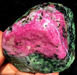 Museo 431,2 g!!! Rubí rojo natural en gema de cristal de zoisita verde espécimen ic8300 - Imagen 1 de 12