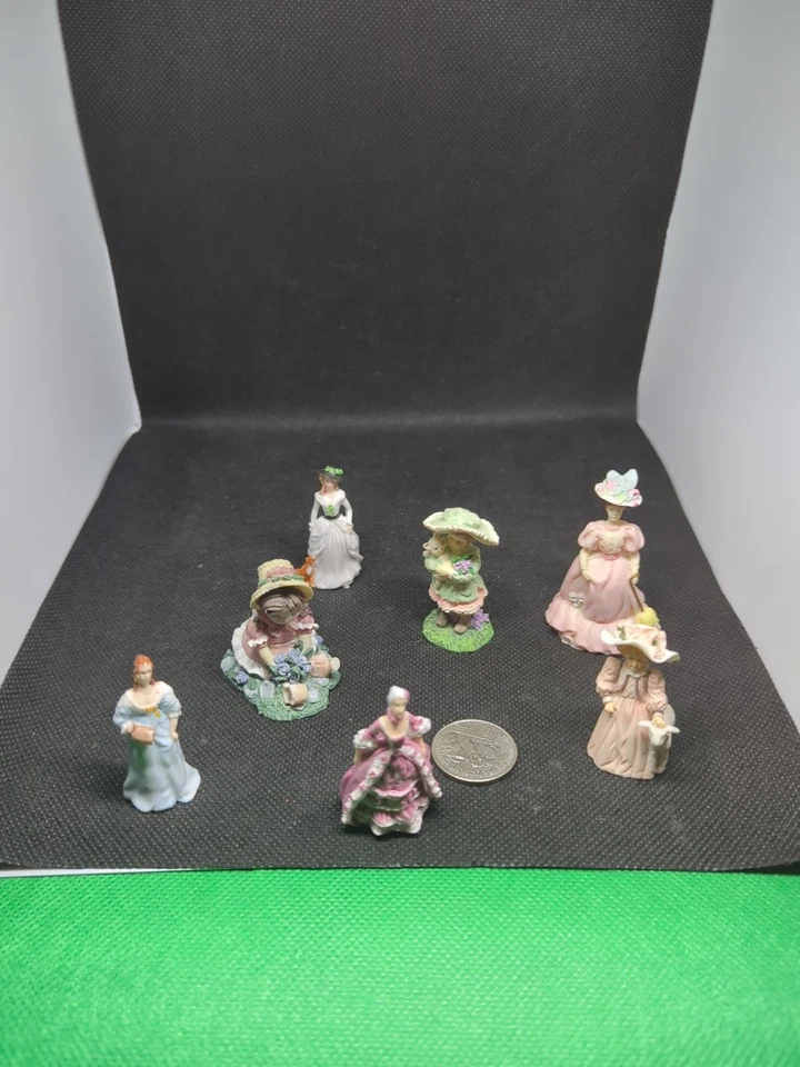 Lote de muñecas miniatura de porcelana y resina surtidas para casa de muñecas Foto 1 de 4