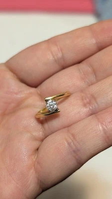 (WI1) 18ct Yellow Gold 0.30ct Diamond SolitaireTwist Ring Size H - Image 1 of 3