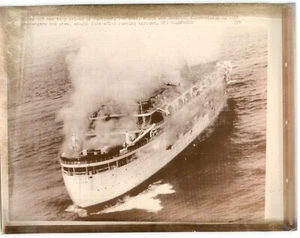 DISASTER French Ship "Antilles" ABLAZE in FIRE SHIPS 1971 Press Photo - Picture 1 of 2