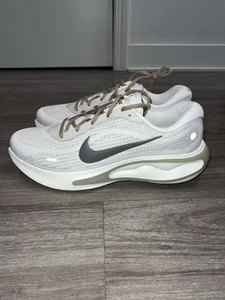 Nike Journey Run BRAND NEW size 13 M - Picture 1 of 5