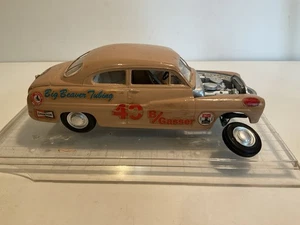 Coche de plástico construido de colección modelo NASCAR Hot Rod #49 B Gasser en estuche - Imagen 1 de 14