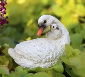 Mama Loves You Duck/Swan w chick WS 1779 Miniatura Jardín de Hadas - Imagen 1 de 4