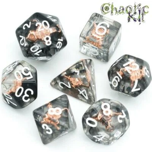 Juego de dados clase Fighter Dungeons and Dragons, escudo. Juego de dados poliédricos DND - Imagen 1 de 5