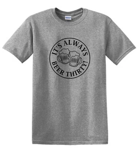 Neu "IT'S ALWAYS BEER THIRTY" Lustiges Bier trinken Unisex T-Shirt Shirt Top - Bild 1 von 2