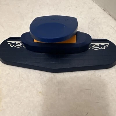 SCRAPBOOKING PAPER CRAFT PUNCH-FISKARS-GREAT FOR ADDING "LACE" TO CARDS SEE PICS - Image 1 of 4