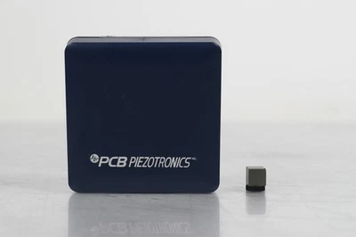 PCB Piezotronics 333B30 SN 28620 100 mV/g, 0,5 a 3k Hz, 10-32 conexión lateral, perno Foto 1 de 2