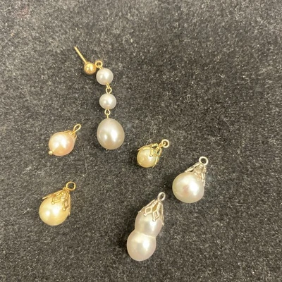 Colgantes colgantes colgantes de perlas de oro blanco y amarillo de 14k y un solo pendiente Foto 1 de 4