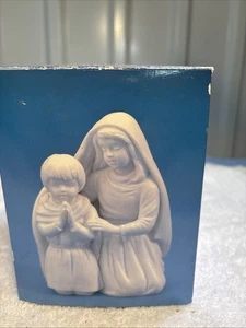 Avon Natvity Collectibles 1991 Children in Prayer Procelain Figurine - Picture 1 of 4