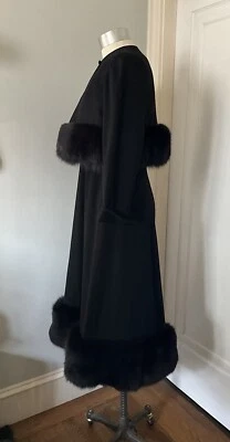 Vestido y bolero vintage de lana negro Pauline Trigere c.1965 con piel de zorro Foto 1 de 4