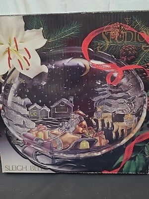КРИСТАЛЬНО ЧИСТЫЕ СТУДИИ SLIEGH BELLS ВИНТАЖНОЕ БЛЮДО/РУЧНАЯ РОСПИСЬ 14» 1989 ЯПОНИЯ - Изображение 1 из 4