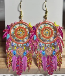 Pendientes de gancho HECHOS A MANO de metal chapado en oro impresos con láser rosa atrapasueños - Imagen 1 de 1