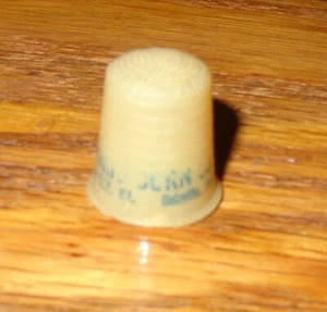 ANTIGUO ANUNCIO DE PLÁSTICO VINTAGE DEDAL DE COSTURA SCHROCK HÍBRIDO MAÍZ BREMEN IND - Imagen 1 de 3