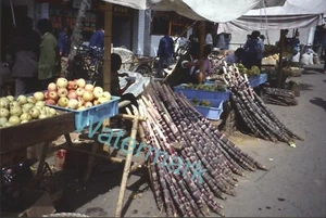 China 1988, Street Market 35mm Kodachrome Slide Photograph (#477) - Picture 1 of 1
