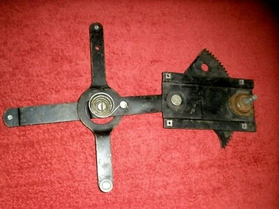 1941 42 46 47 1948 MOPAR DODGE DESOTO CHRYSLER PLYMOUTH REGULADOR DE JANELA TRASEIRA RH - Imagem 1 de 4