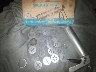 Vintage Wear Ever Cookie Gun & 20 Pastry Decorator Press Discs in Original Box - Image 1 of 4