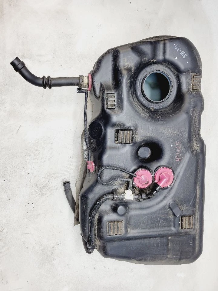 07 08 09 10 11 TANQUE DE GASOLINA HONDA CR-V 2,4 L TANQUE DE COMBUSTIBLE Construido en Japón OEM 17044-SWA-A01 Foto 1 de 4