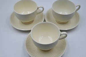 PRECIOSOS Lote de tres tazas y platillos acanalados Wedgwood Edme blanco marfil  - Imagen 1 de 4